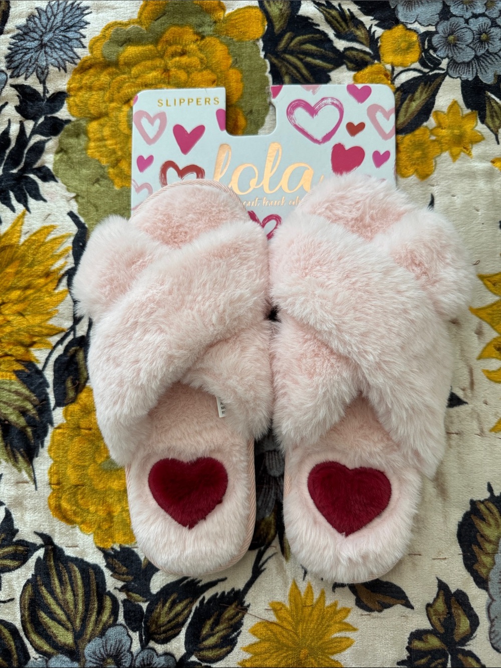 NWT Lola Pink Fuzzy Crossband Slippers with Red Hearts Medium (6.5-7.5)
